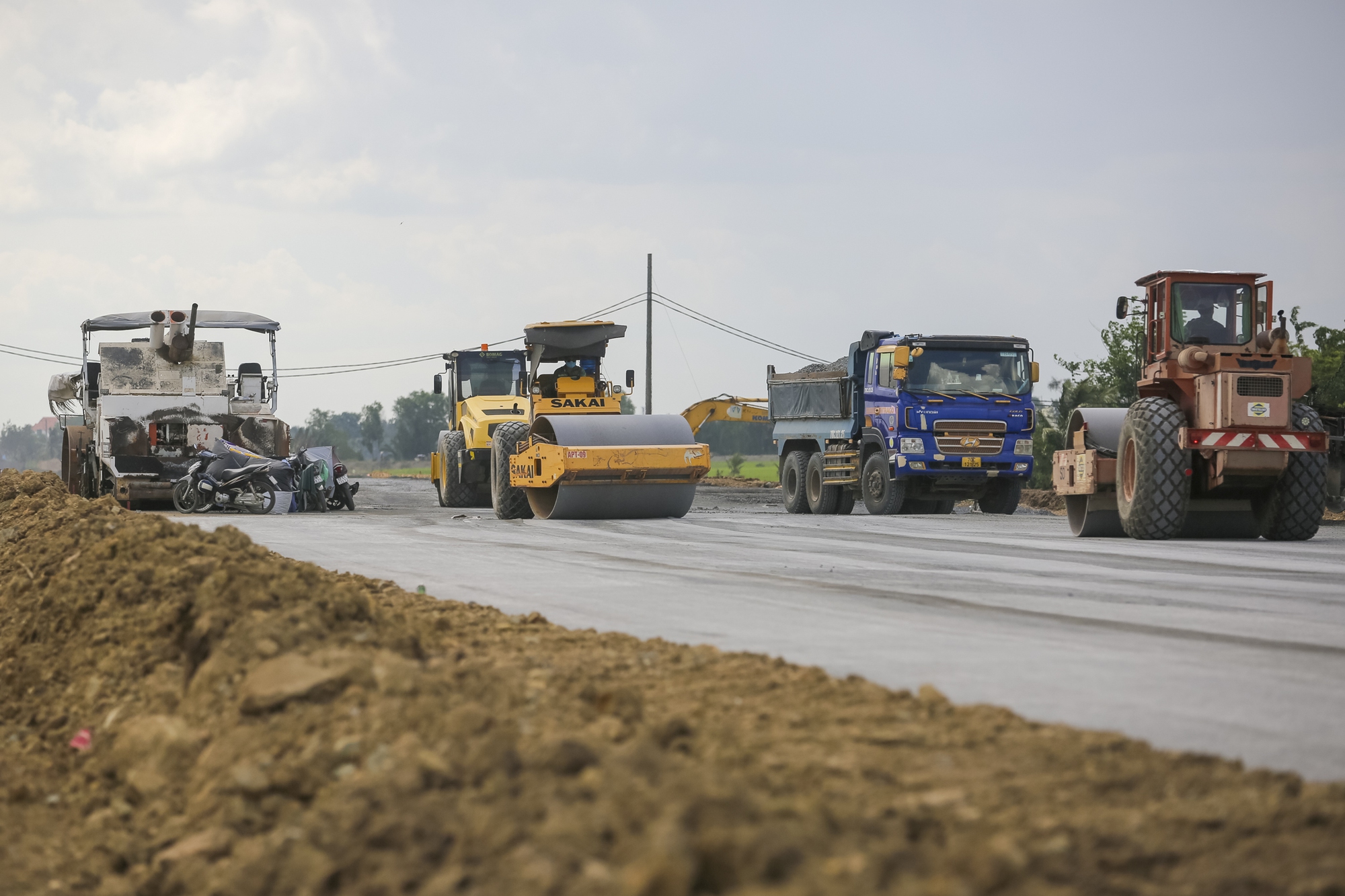 Tây Ninh tích trữ cát đá đất phục vụ đường Vành đai 4 và cao tốc TPHCM 2026 - Ảnh 3.