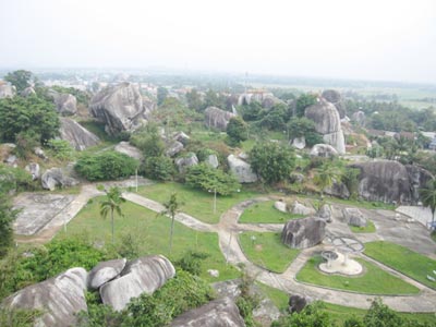 Hòn đá niên đại triệu năm nằm cạnh đường quốc lộ: Ở thành phố trực thuộc Trung ương mới nhất của Việt Nam - Ảnh 3.