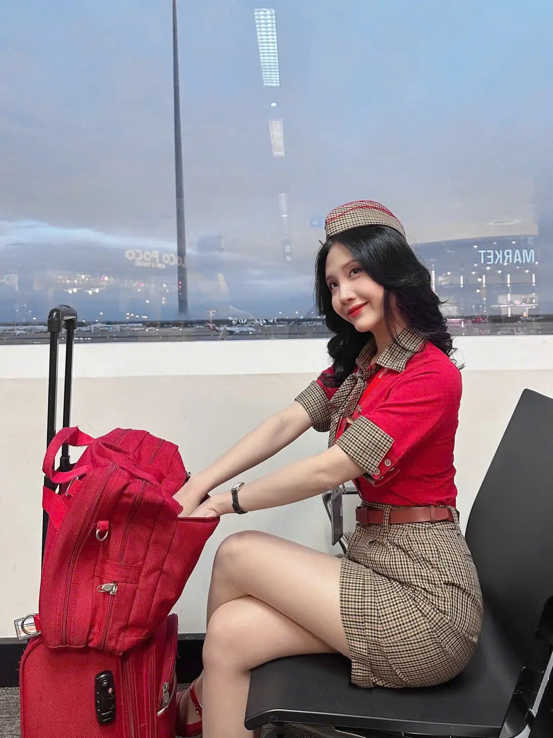 Nghỉ việc tiếp viên hàng không, cô gái TP.HCM kinh doanh nailbox - Ảnh 2.