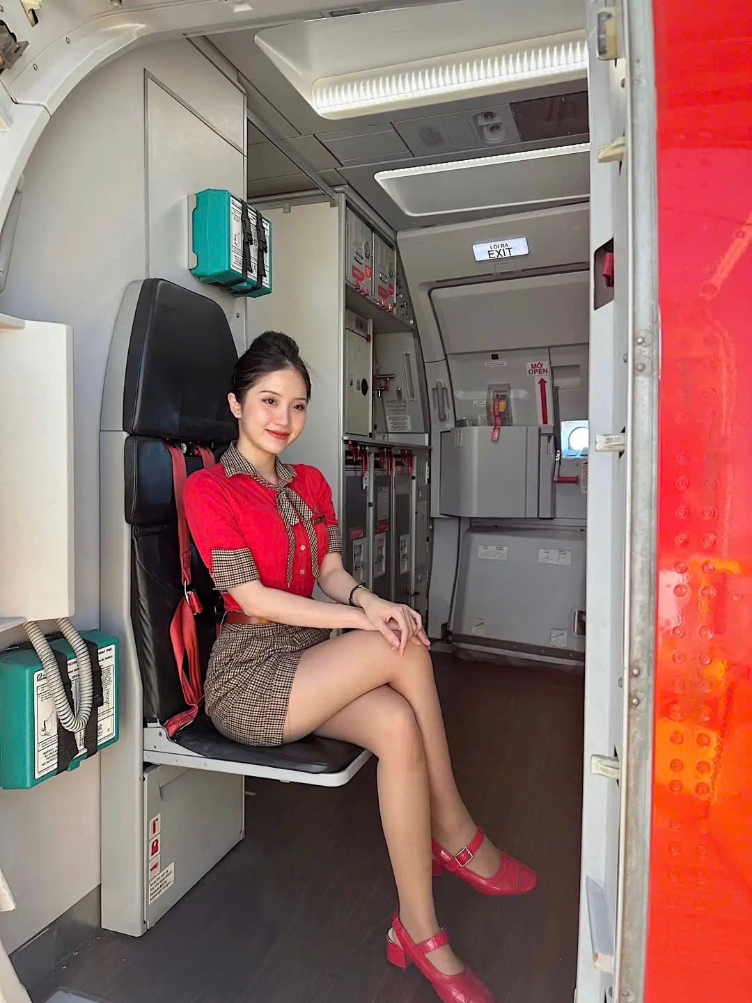 Nghỉ việc tiếp viên hàng không, cô gái TP.HCM kinh doanh nailbox - Ảnh 3.