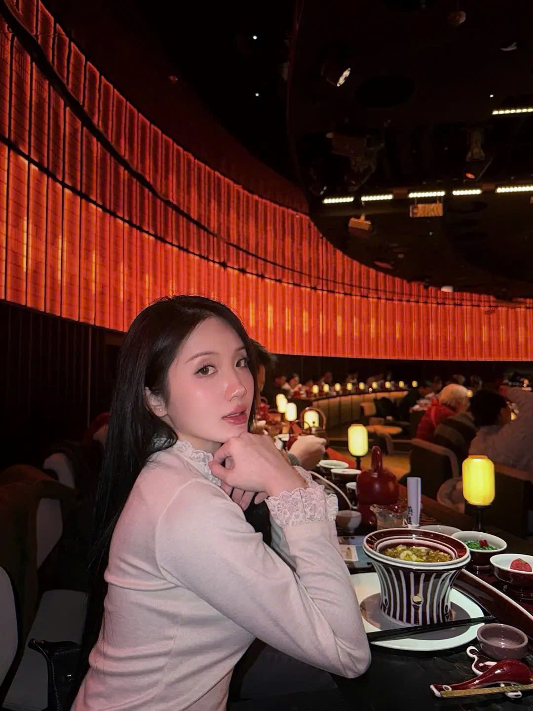 Nghỉ việc tiếp viên hàng không, cô gái TP.HCM kinh doanh nailbox - Ảnh 1.