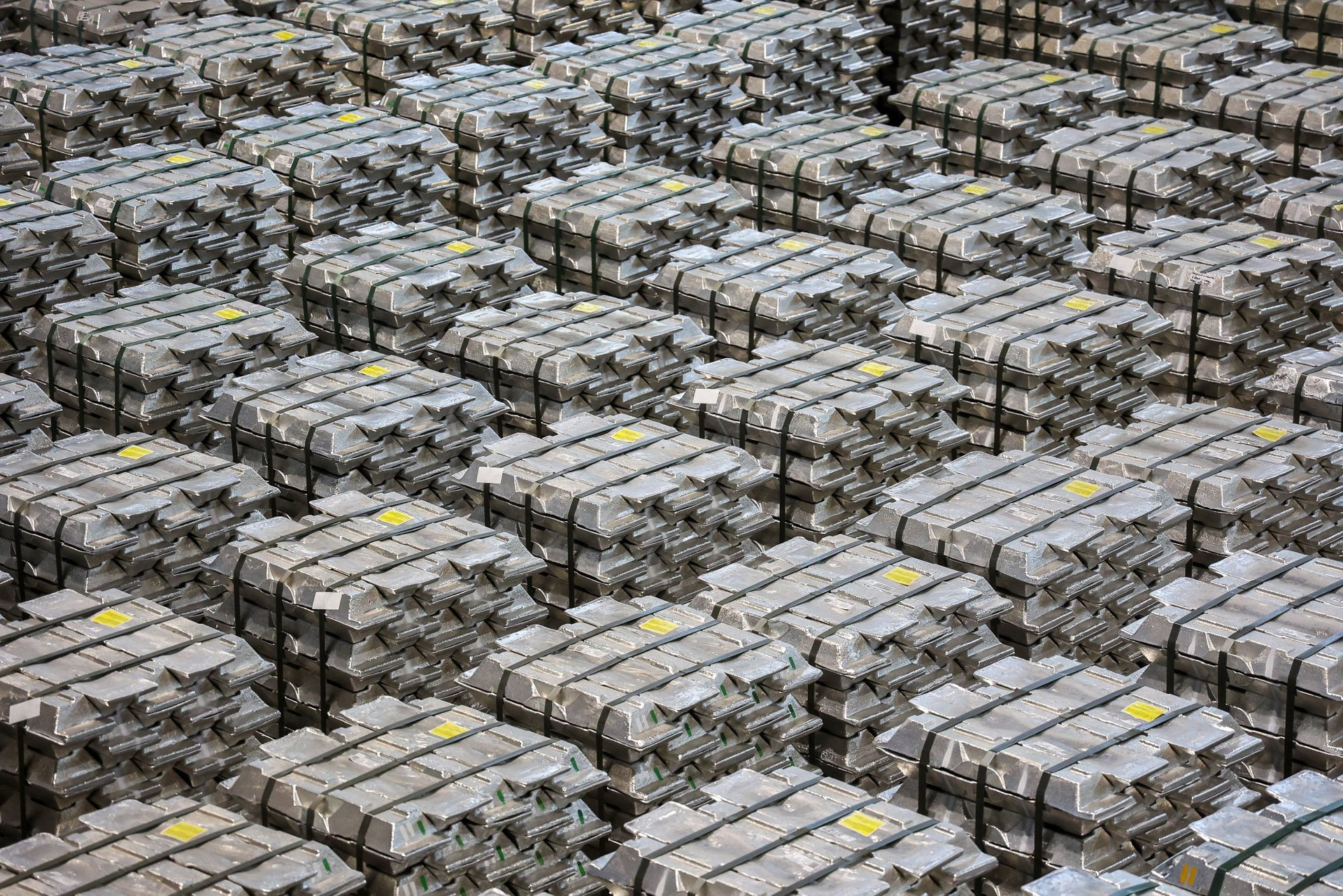 Không phải vàng hay dầu mỏ: Đây mới là thứ đang 'bốc cháy' tại Hormuz, đối mặt cú sốc cung lớn nhất 25 năm qua - Ảnh 1.