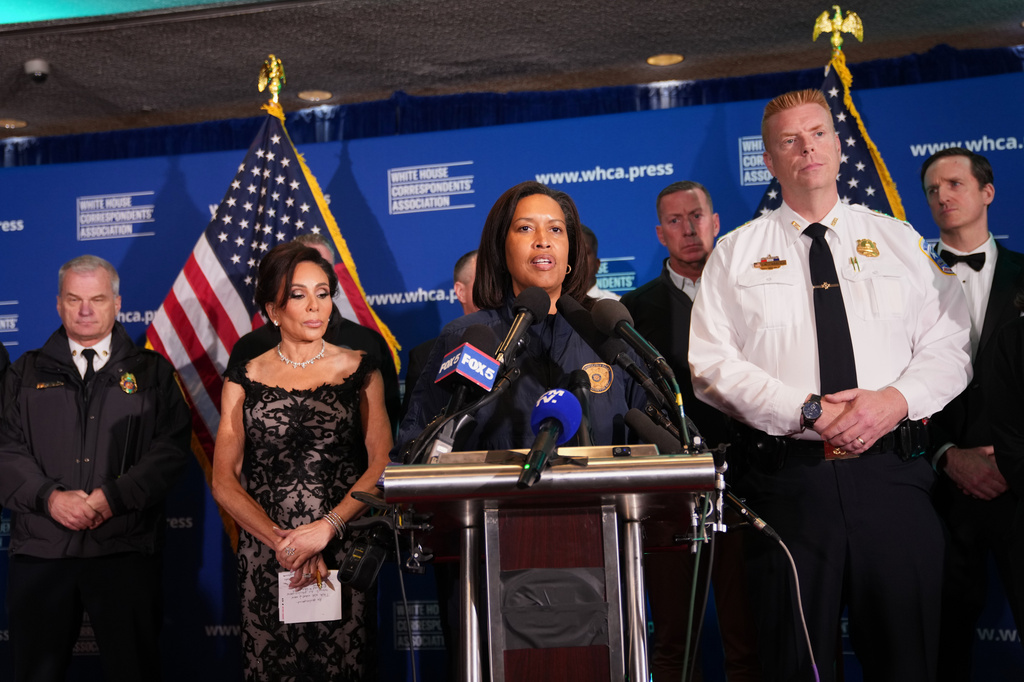 Toàn cảnh vụ nổ súng tại bữa tiệc của Tổng thống Trump - Ảnh 6.