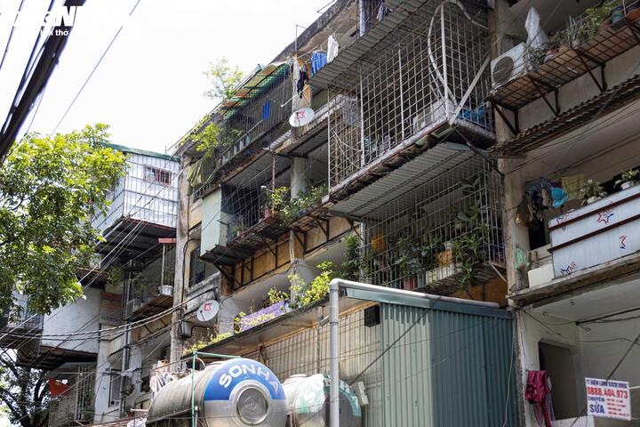 Nhà tập thể cũ Hà Nội giá hàng trăm triệu đồng/m²- Ảnh 2.