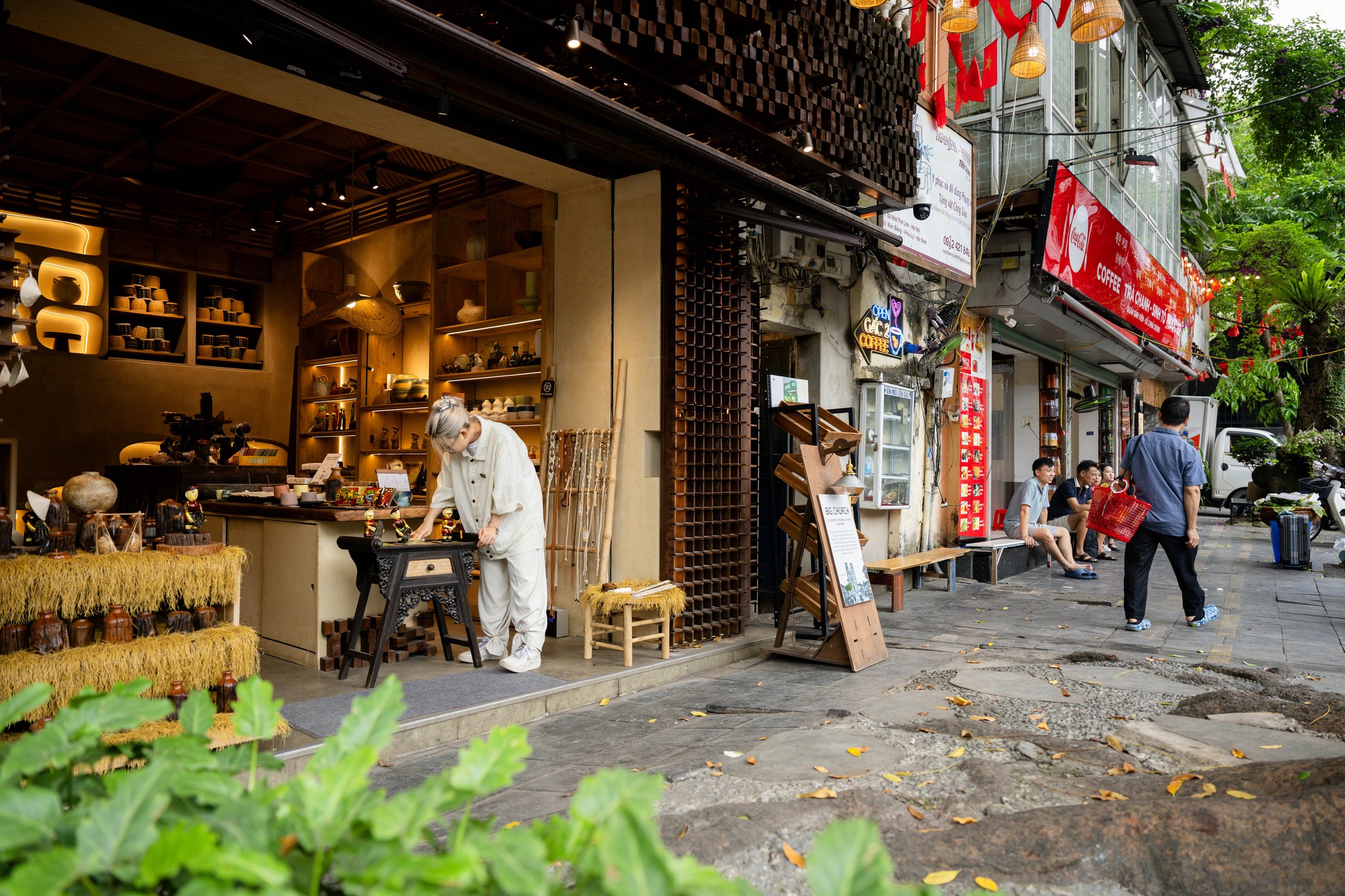 Diện mạo khác lạ của phố trà chanh Nhà thờ Lớn- Ảnh 7.