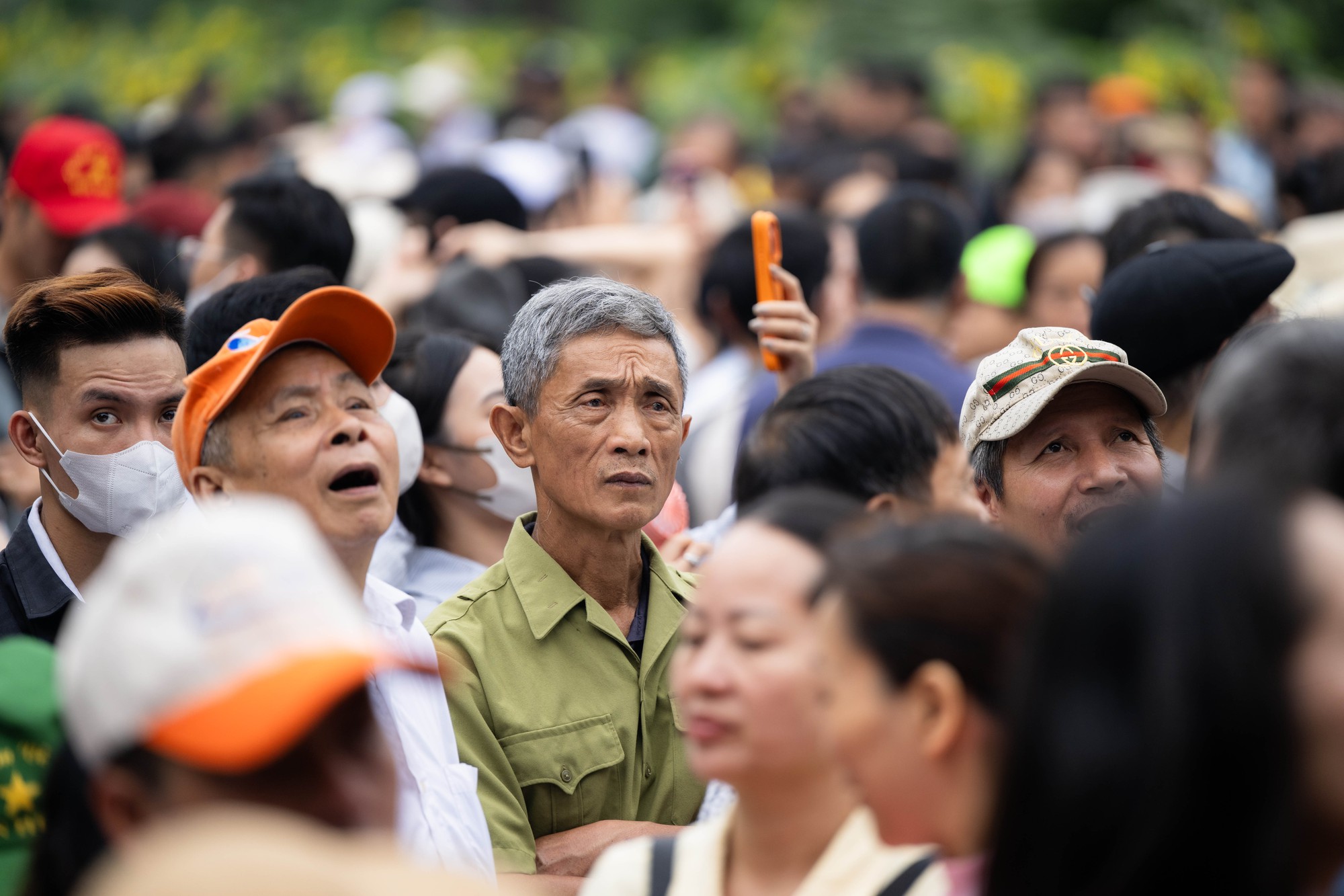 Biển người đổ về Đền Hùng trong ngày Giỗ Tổ Hùng Vương: Người dân đội lễ chen chân hành hương, ngất xỉu giữa dòng người đông đúc- Ảnh 8.