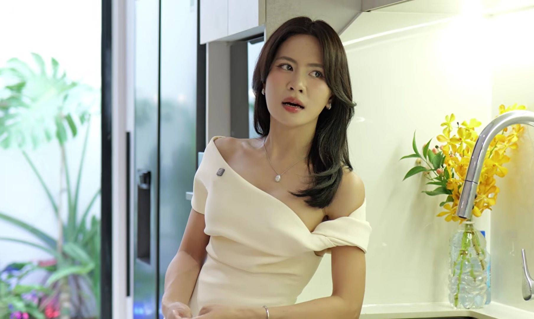 Nữ ca sĩ tậu nhà hàng chục tỷ TP.HCM, xây thang máy chỉ để tựa cho đẹp: "Con dâu ơi, đừng lo gì" - Ảnh 2.