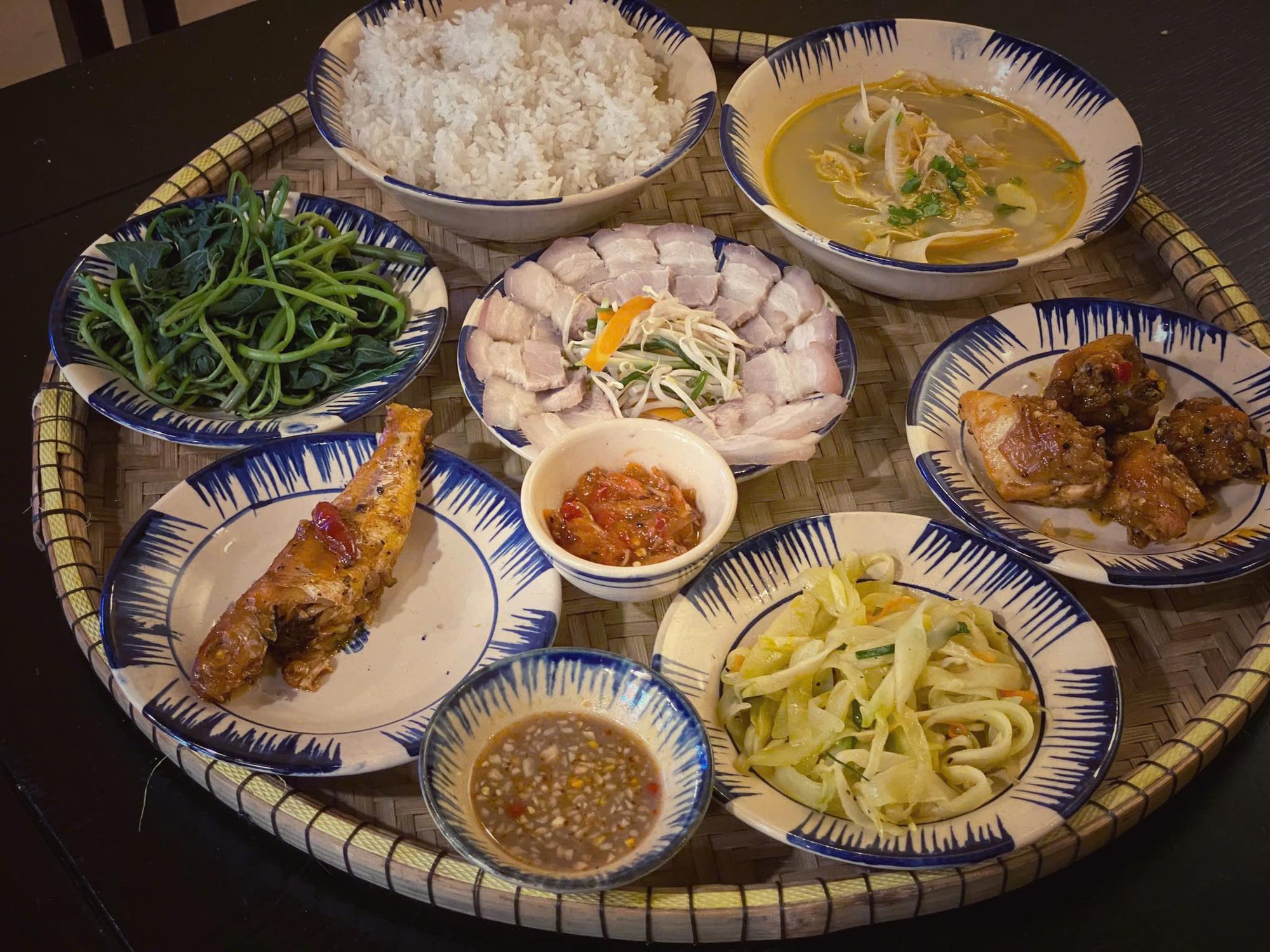 Đến Huế 30/4 năm nay đừng chỉ ăn bún bò, list món "ruột" này của dân bản địa mới là lý do khiến người ta đi Huế nhiều lần nữa- Ảnh 18.