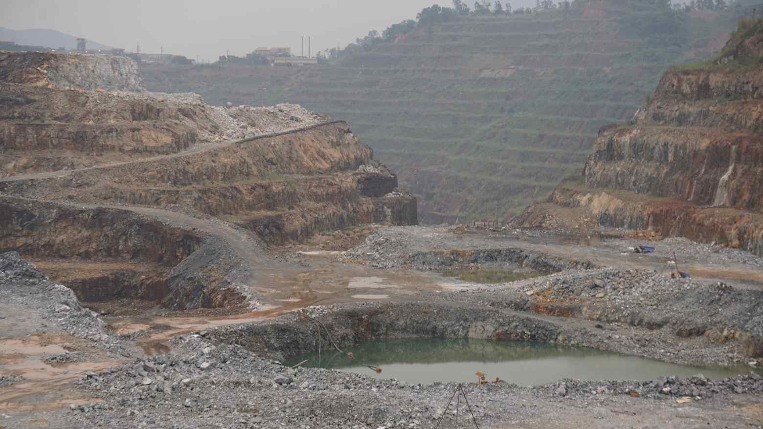 Trung Quốc siết xuất khẩu, 'mỏ vàng' lớn thứ 2 thế giới của Việt Nam bất ngờ được chú ý - Một DN kỳ vọng lợi nhuận tăng 227 lần - Ảnh 1.