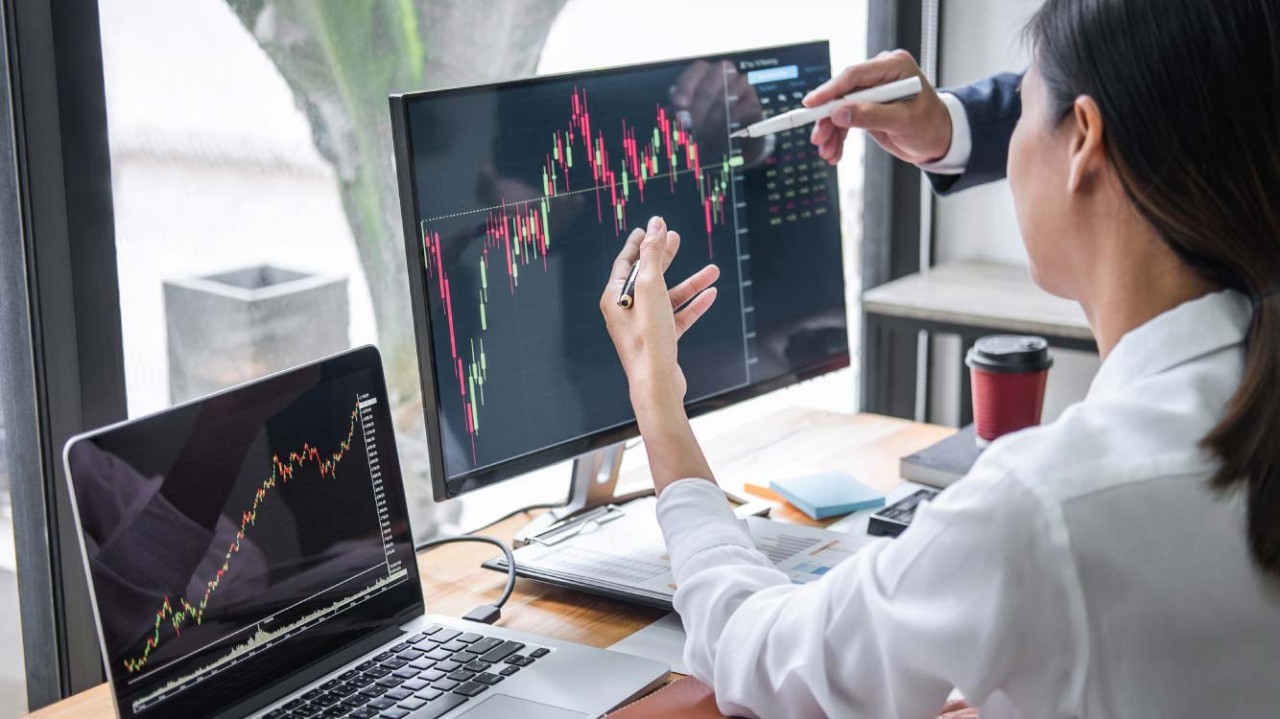 Từng mất 30 tháng lương vì đầu tư sai, chuyên gia lấy lại tài sản bằng việc mua vàng, chứng khoán theo kiểu này- Ảnh 1.