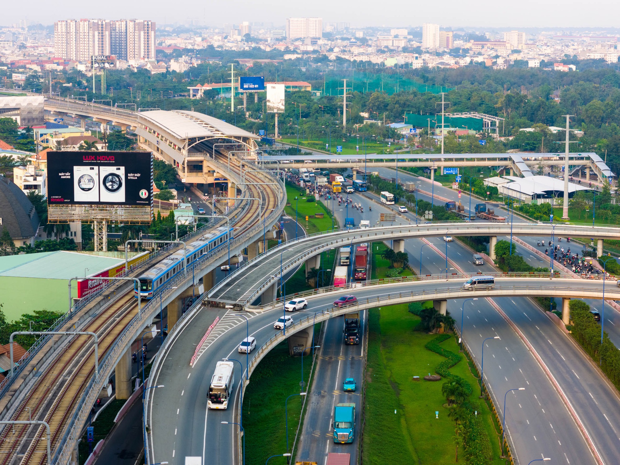 TP HCM chú trọng phát triển bền vững (*): Hạ tầng giao thông đồng bộ, hiện đại - Ảnh 1.