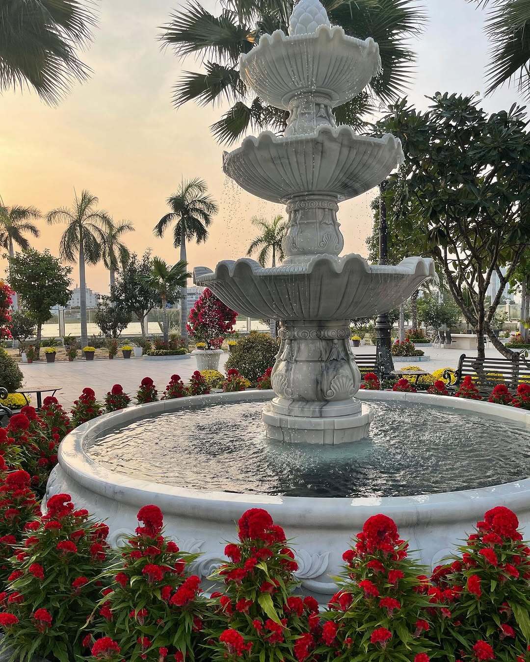 Mỹ nhân 26 tuổi cưới cháu trai gia tộc giàu bậc nhất Việt Nam: Sống trong dinh thự dát vàng, sân nhà đủ đỗ chục chiếc xe hơi- Ảnh 11.