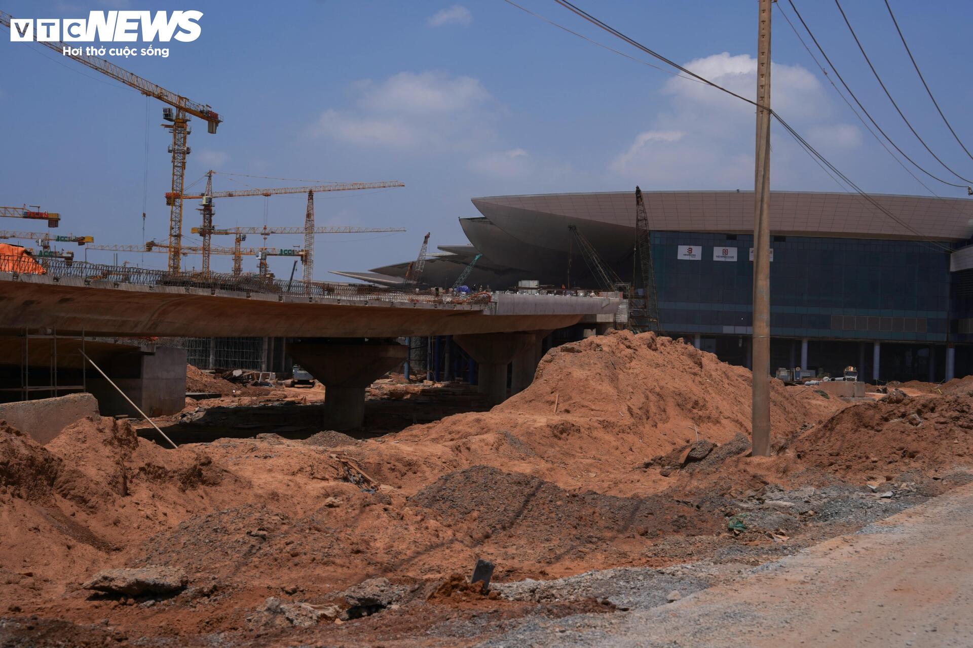 Cận cảnh sân bay Long Thành ngổn ngang, công nhân thưa thớt- Ảnh 15.