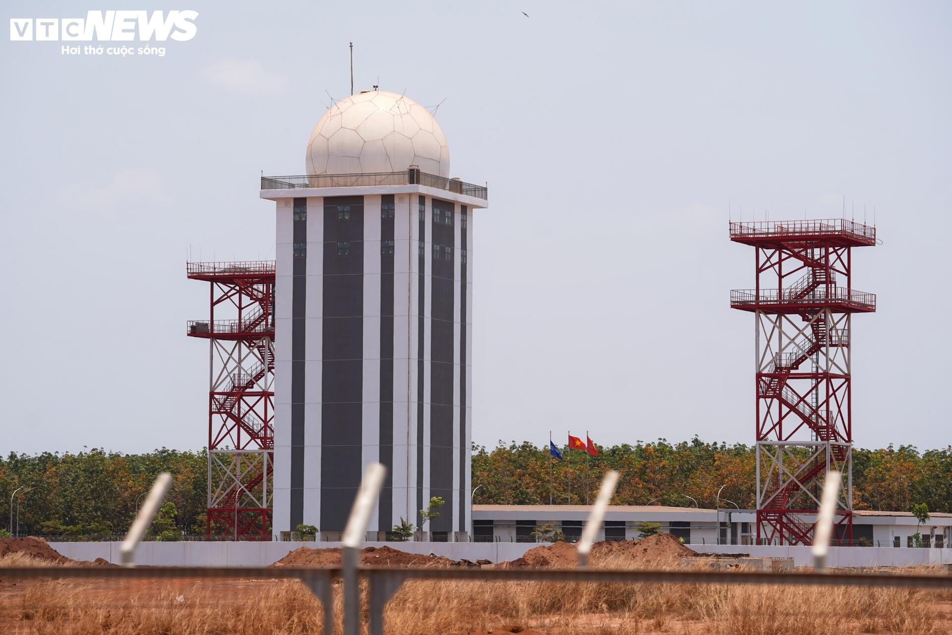 Cận cảnh sân bay Long Thành ngổn ngang, công nhân thưa thớt- Ảnh 14.