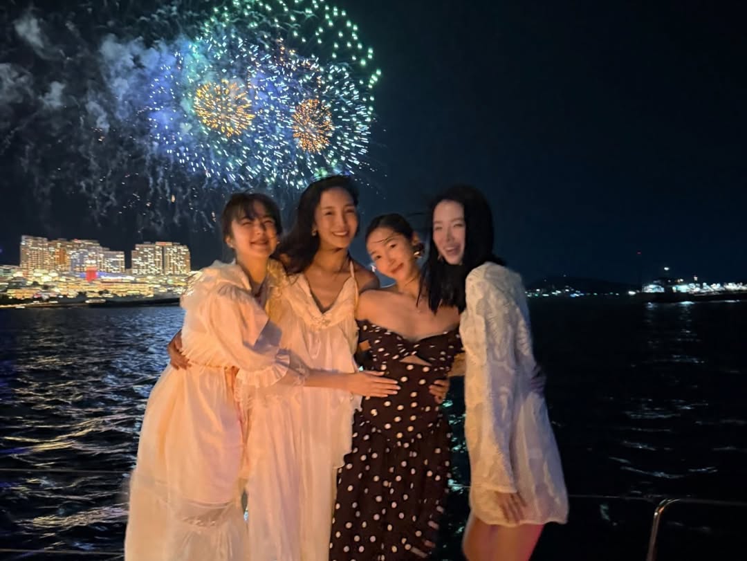 Diễn xong concert vẫn không thèm về, “công chúa băng giá” Jessica kéo dàn mỹ nhân vung tiền càn quét Phú Quốc- Ảnh 13.