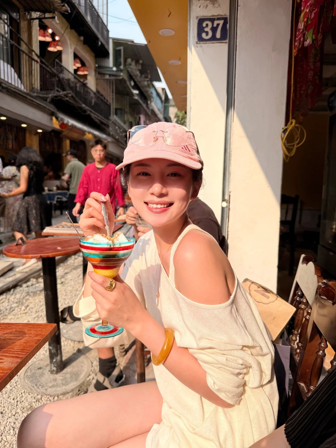 Khi tôi quyết định không đi đâu cả dịp 30/4: Tài khoản "còn nguyên", người không mệt và lần đầu thấy thành phố mình đang sống đẹp đến vậy- Ảnh 8.