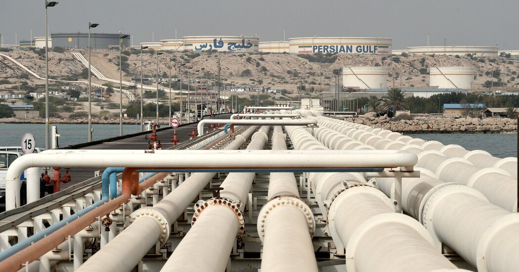 Hàng chục triệu thùng dầu ‘ế ẩm’ vì Mỹ, nước đang sở hữu hơn 200 tỷ thùng dầu gấp rút tìm cách cứu nguy- Ảnh 1.