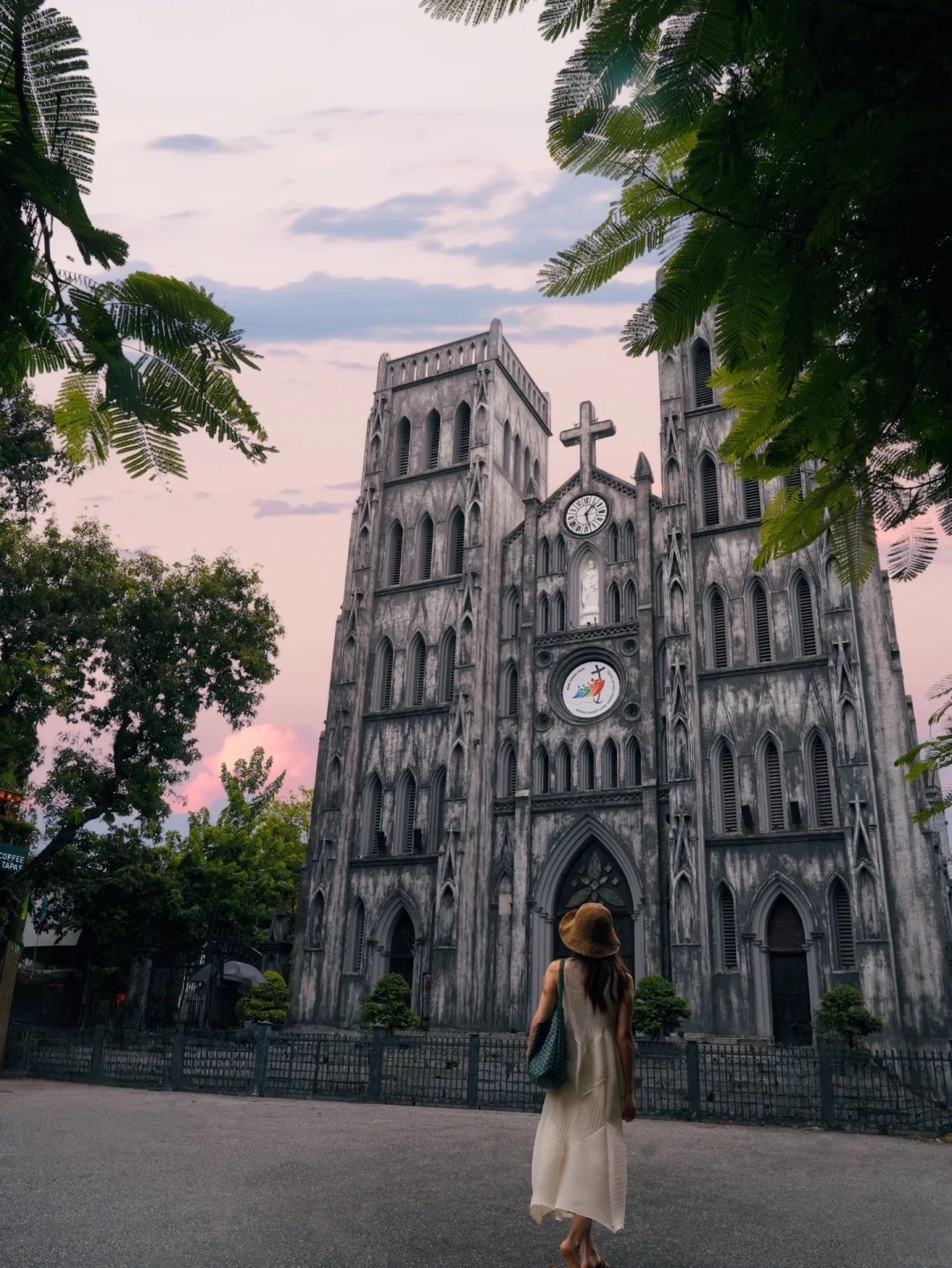 Khi tôi quyết định không đi đâu cả dịp 30/4: Tài khoản "còn nguyên", người không mệt và lần đầu thấy thành phố mình đang sống đẹp đến vậy- Ảnh 10.