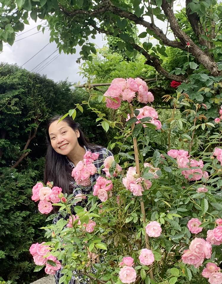 Nữ NSƯT biến mất khỏi showbiz Việt 20 năm giờ sống trong biệt thự 4.000m2, hoa ngập lối đẹp như cổ tích- Ảnh 6.