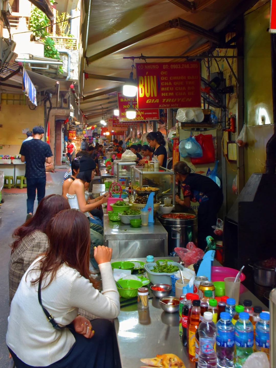 Khi tôi quyết định không đi đâu cả dịp 30/4: Tài khoản "còn nguyên", người không mệt và lần đầu thấy thành phố mình đang sống đẹp đến vậy- Ảnh 4.