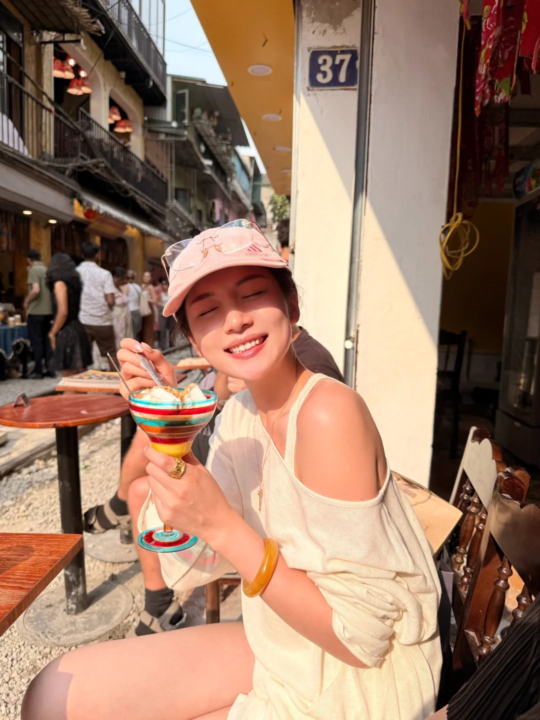 Khi tôi quyết định không đi đâu cả dịp 30/4: Tài khoản "còn nguyên", người không mệt và lần đầu thấy thành phố mình đang sống đẹp đến vậy- Ảnh 9.