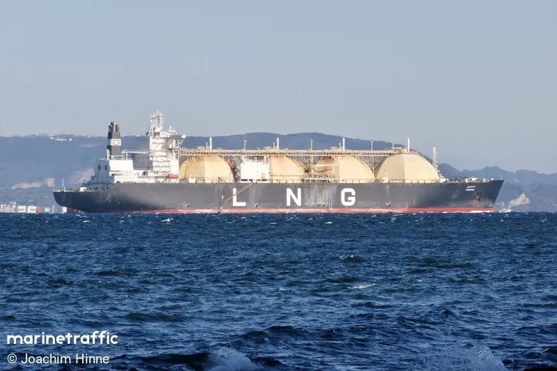 Tin vui từ eo biển Hormuz: Lô hàng LNG đầu tiên 'thông chốt' thành công, điểm đến là quốc gia sát vách Việt Nam - Ảnh 1.