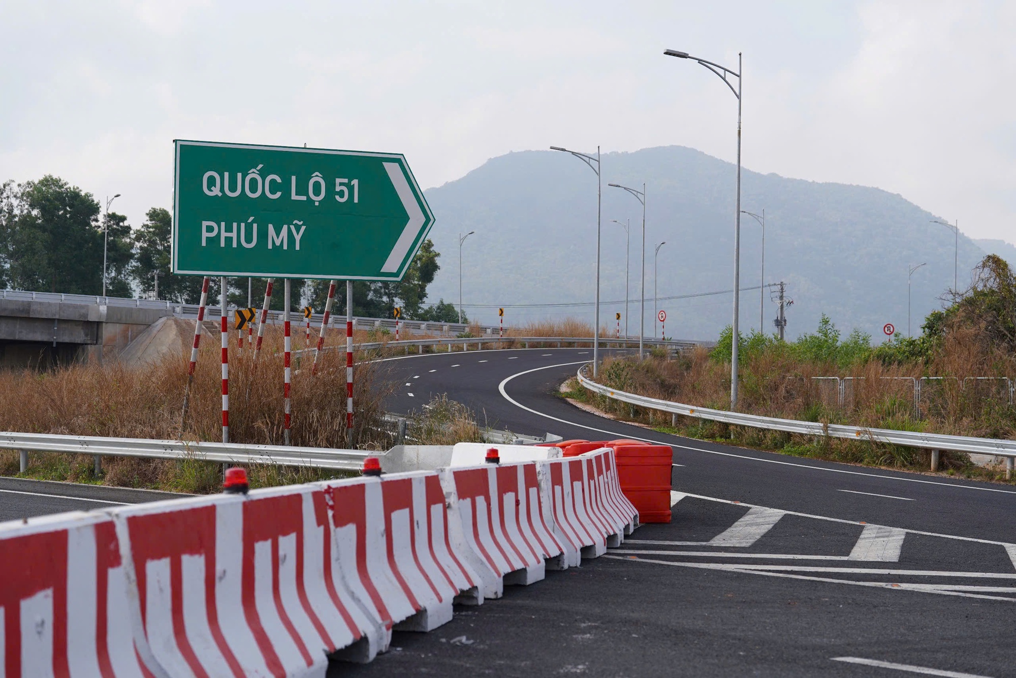 Cao tốc Biên Hòa - Vũng Tàu chốt thông xe dự án thành phần 2 và 3 đêm 29-4 - Ảnh 4.