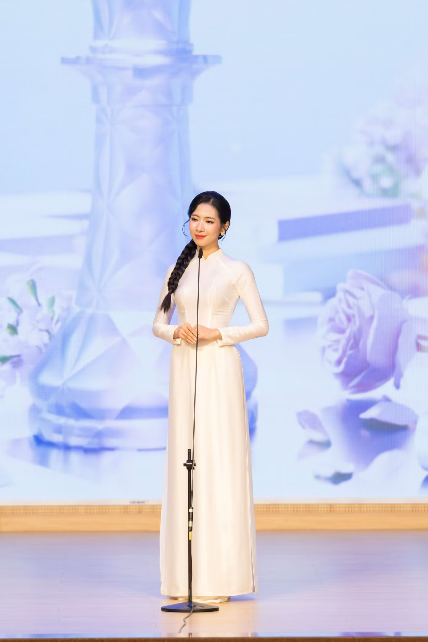 Danh tính cô gái "đổi giọng hát lấy tri thức" tại lễ tốt nghiệp đang viral: Là Á khôi cuộc thi danh tiếng! - Ảnh 5.