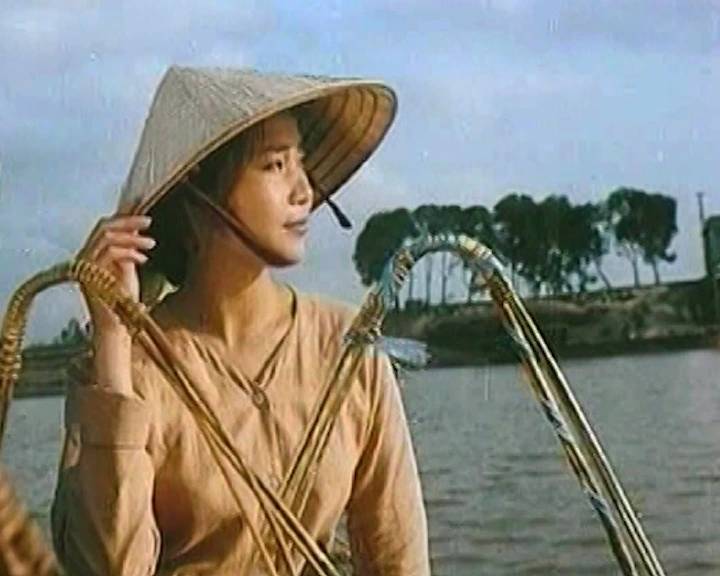 Nữ NSƯT biến mất khỏi showbiz Việt 20 năm giờ sống trong biệt thự 4.000m2, hoa ngập lối đẹp như cổ tích- Ảnh 3.