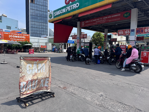 Bán lẻ xăng dầu muốn cộng đủ chi phí vào giá bán- Ảnh 1.