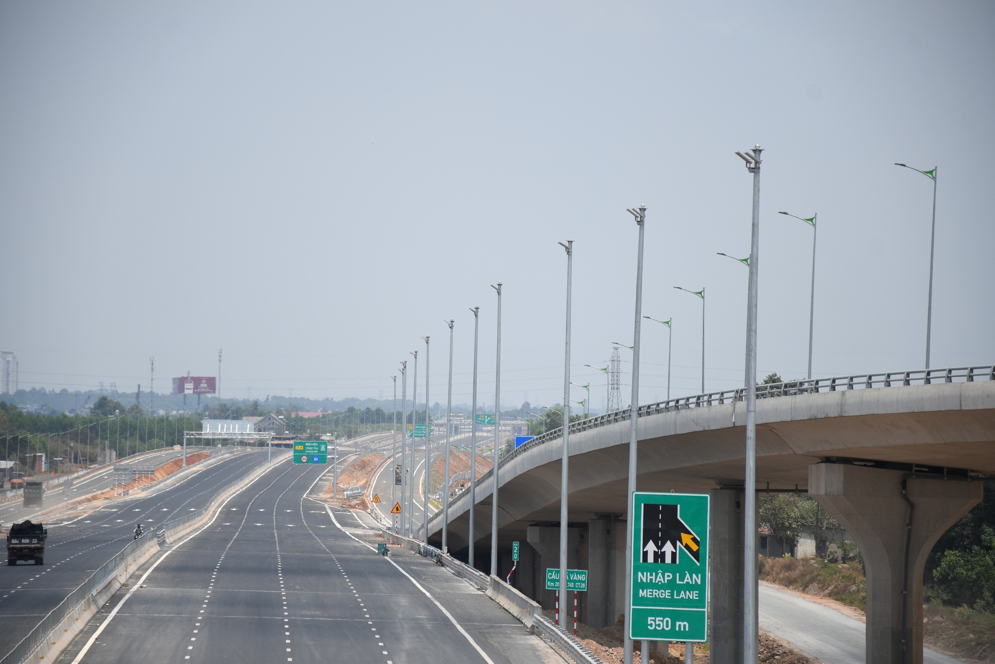 Cao tốc Biên Hòa - Vũng Tàu chốt thông xe dự án thành phần 2 và 3 đêm 29-4 - Ảnh 6.