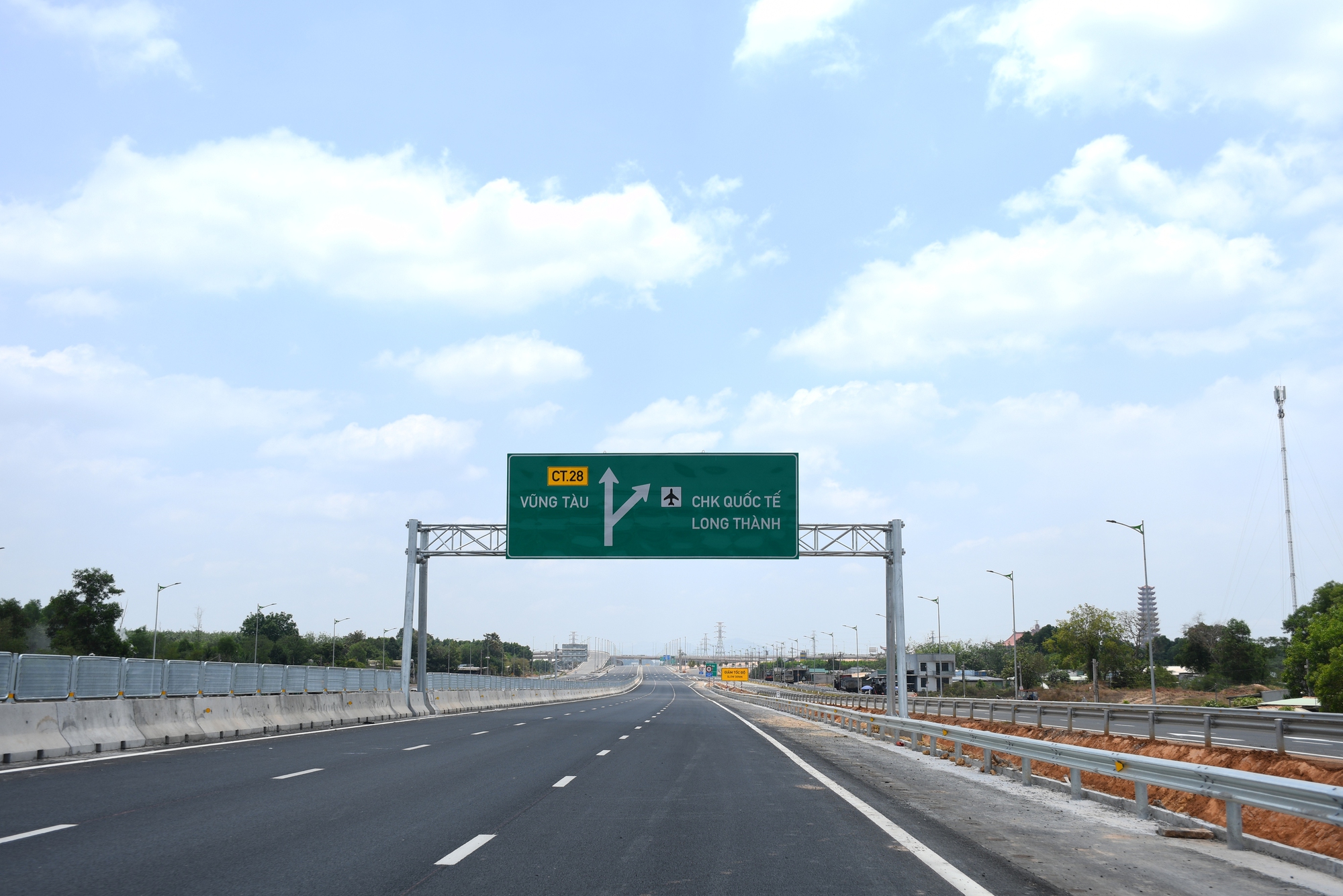 Cao tốc Biên Hòa - Vũng Tàu chốt thông xe dự án thành phần 2 và 3 đêm 29-4 - Ảnh 9.