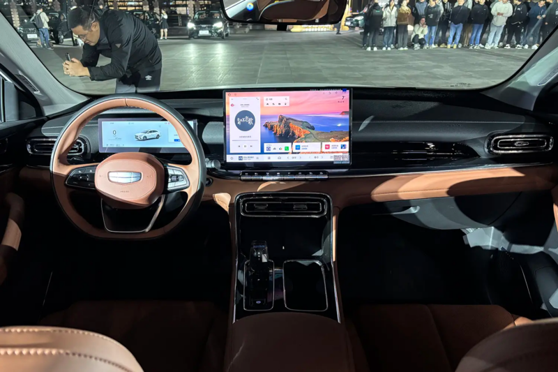 Hãng xe xây nhà máy ở Hưng Yên ra mắt sedan giá chưa đến 300 triệu đồng, tiết kiệm xăng ngang Honda Air Blade - Ảnh 4.