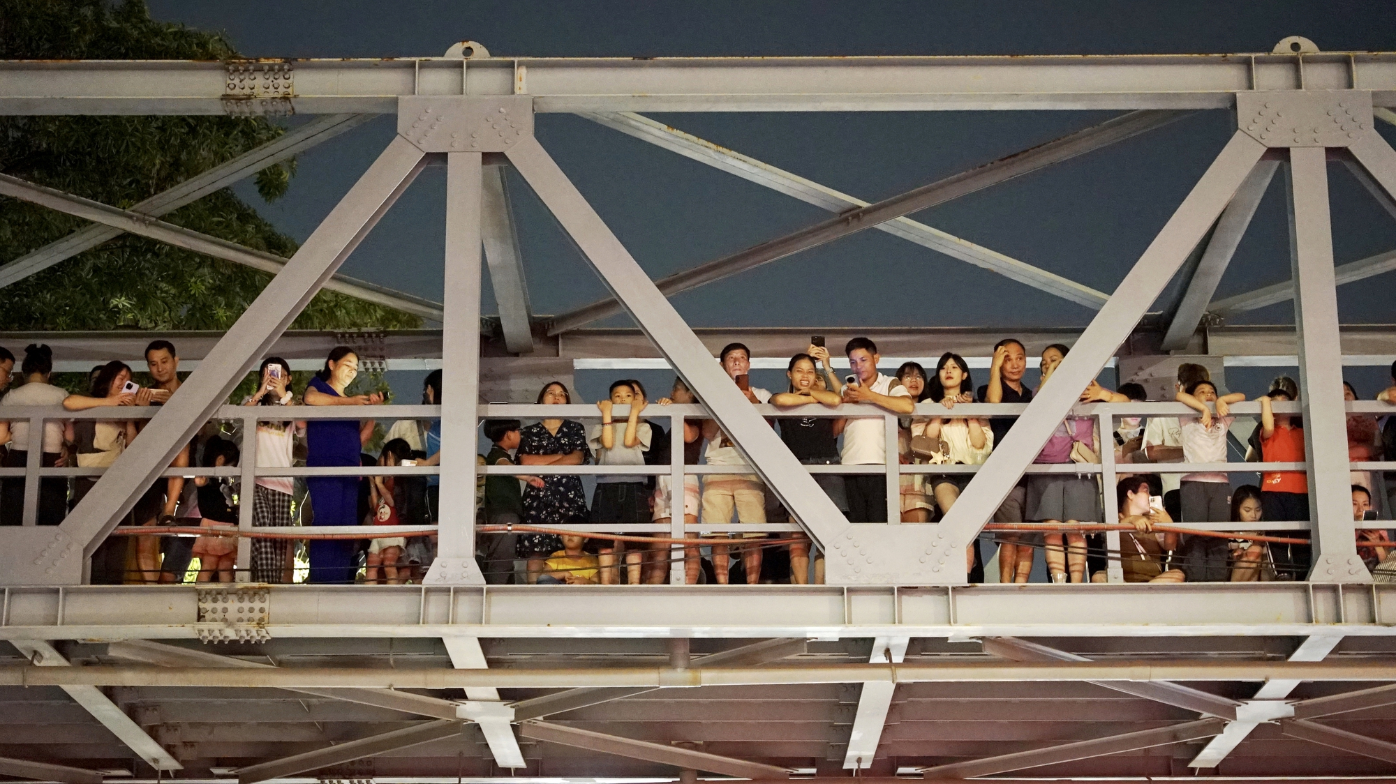 Biển người đổ về sân vận động Mỹ Đình tối nay- Ảnh 11.