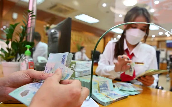 Thêm ngân hàng tham gia giảm lãi suất huy động - Ảnh 1.