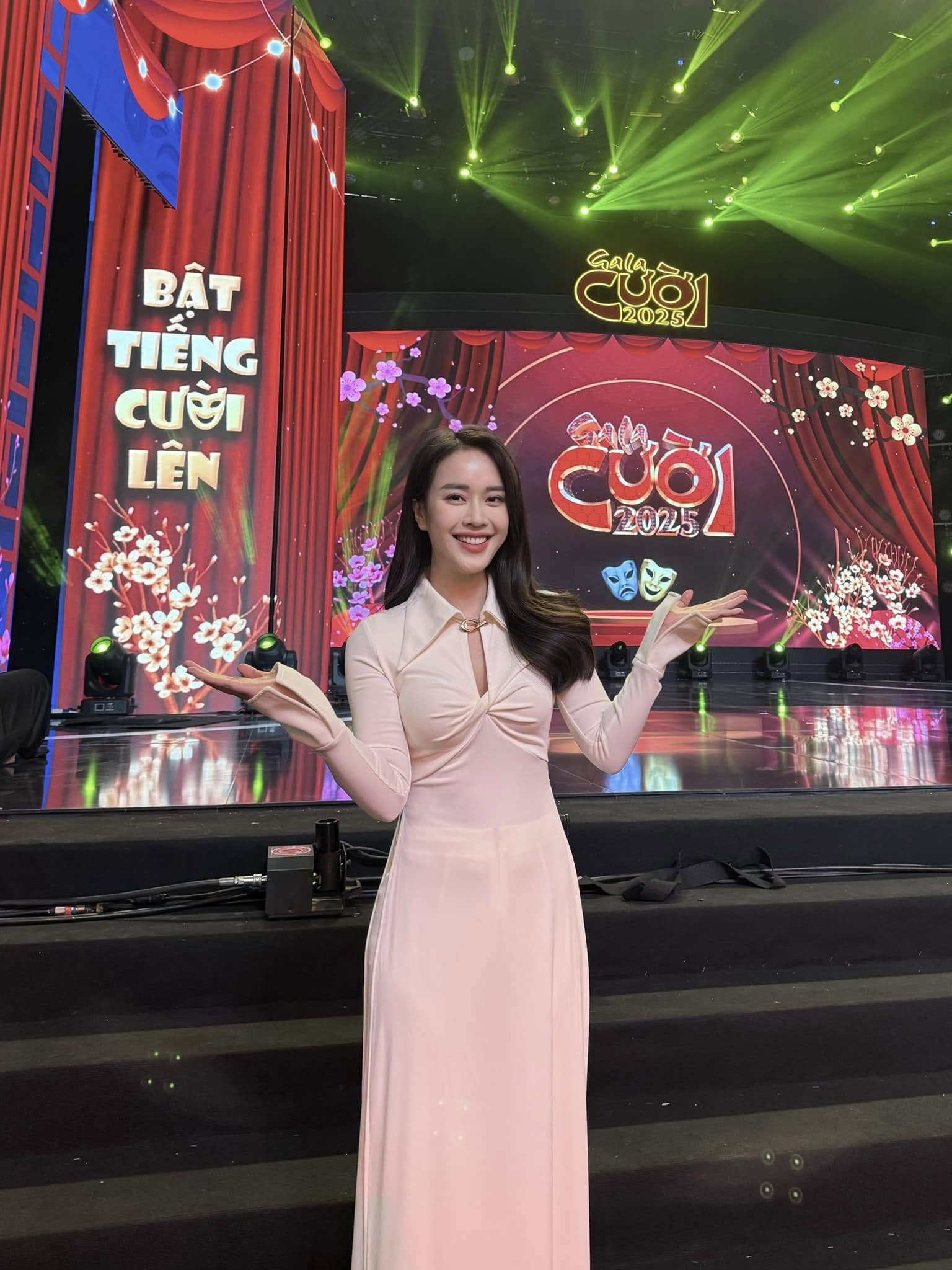 MC VTV xinh như Hoa hậu thế nào sau khi làm mẹ 2 con- Ảnh 1.