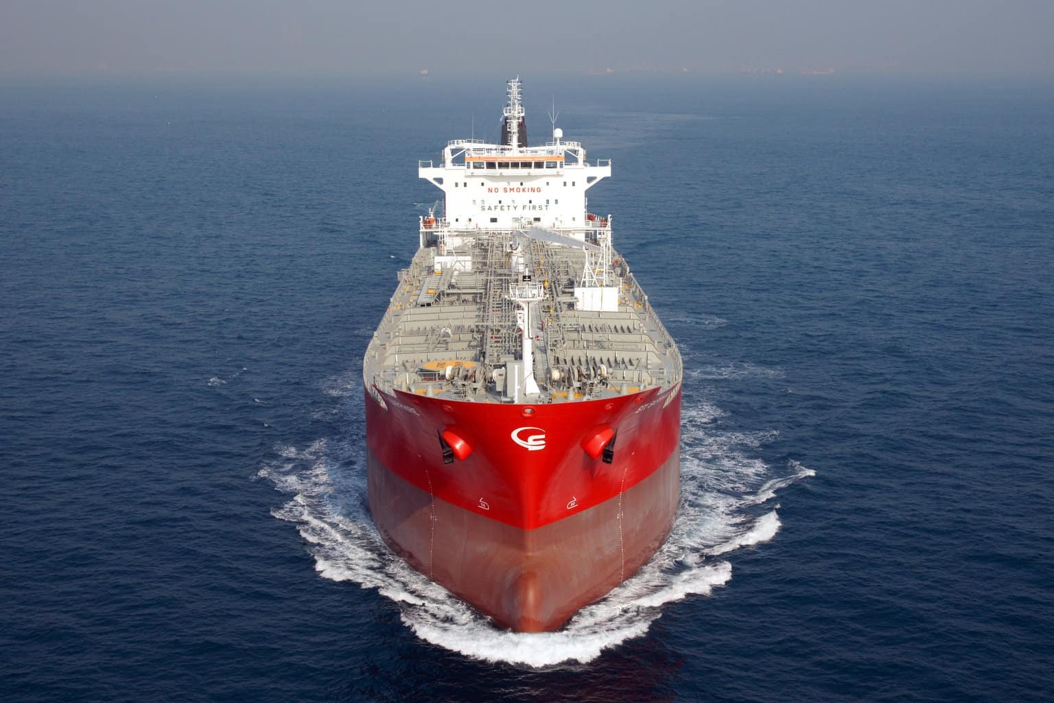 Hai siêu tàu dầu Nga bất ngờ 'bẻ lái' giữa Đại Tây Dương: Mức giá 'khủng' khiến những lô hàng diesel đổi hướng giữa chừng - Ảnh 2.