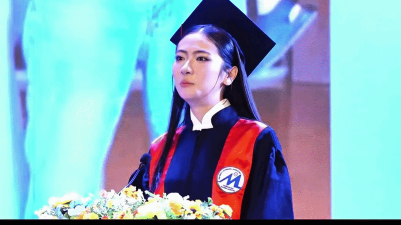 Danh tính cô gái "đổi giọng hát lấy tri thức" tại lễ tốt nghiệp đang viral: Là Á khôi cuộc thi danh tiếng! - Ảnh 2.