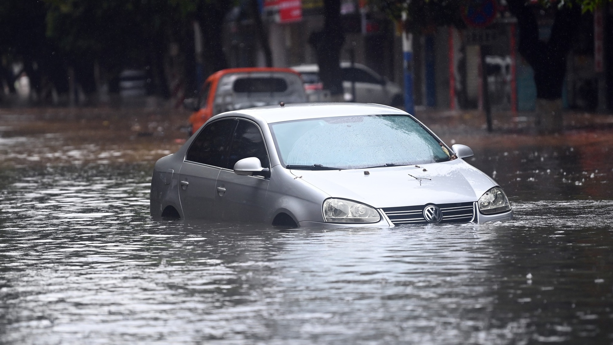 Trung Quốc: Khâm Châu hứng chịu trận mưa lớn kỷ lục trong 10 năm qua - Ảnh 8.