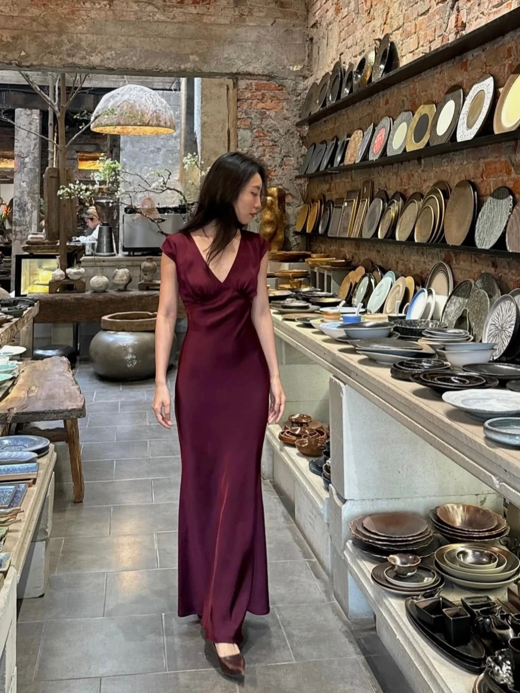 Mỹ nữ diện váy đỏ khoe lưng trần viral khắp xứ Trung: 1,4 tỷ dân khó ai làm lại- Ảnh 9.