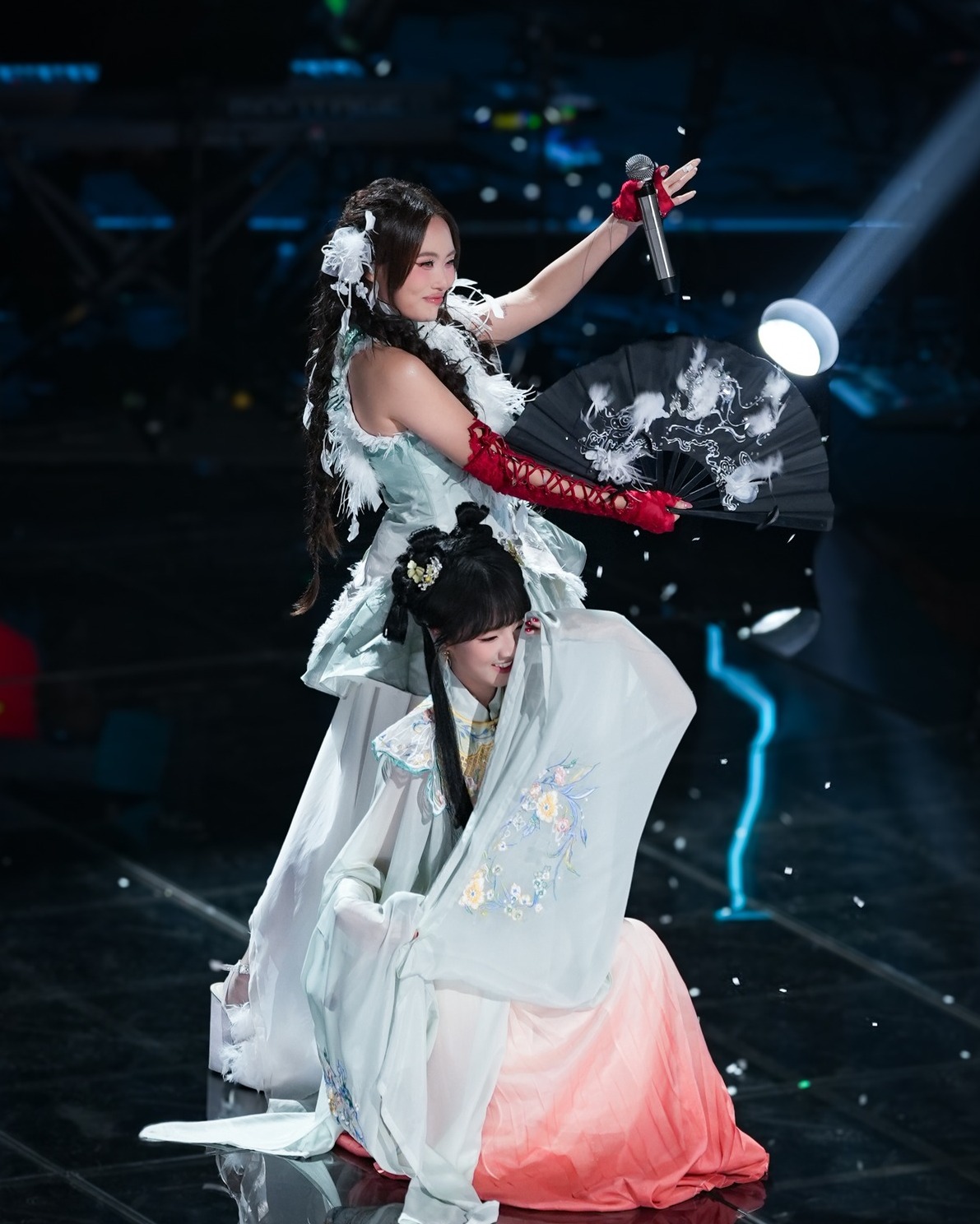 Ngập tràn lời khen cho Hoàng Thuỳ Linh, Chi Pu và Phương Mỹ Chi: 