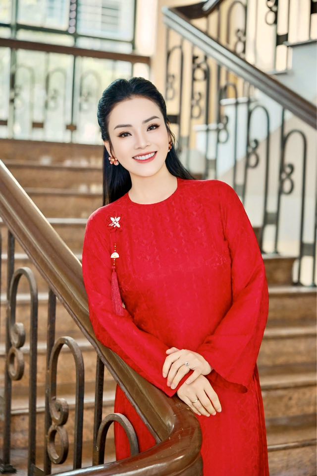 Nữ NSƯT, Trưởng khoa Thanh nhạc xây biệt thự 1000m2 10 phòng ngủ ở Quảng Ninh, cưới một viện trưởng- Ảnh 1.