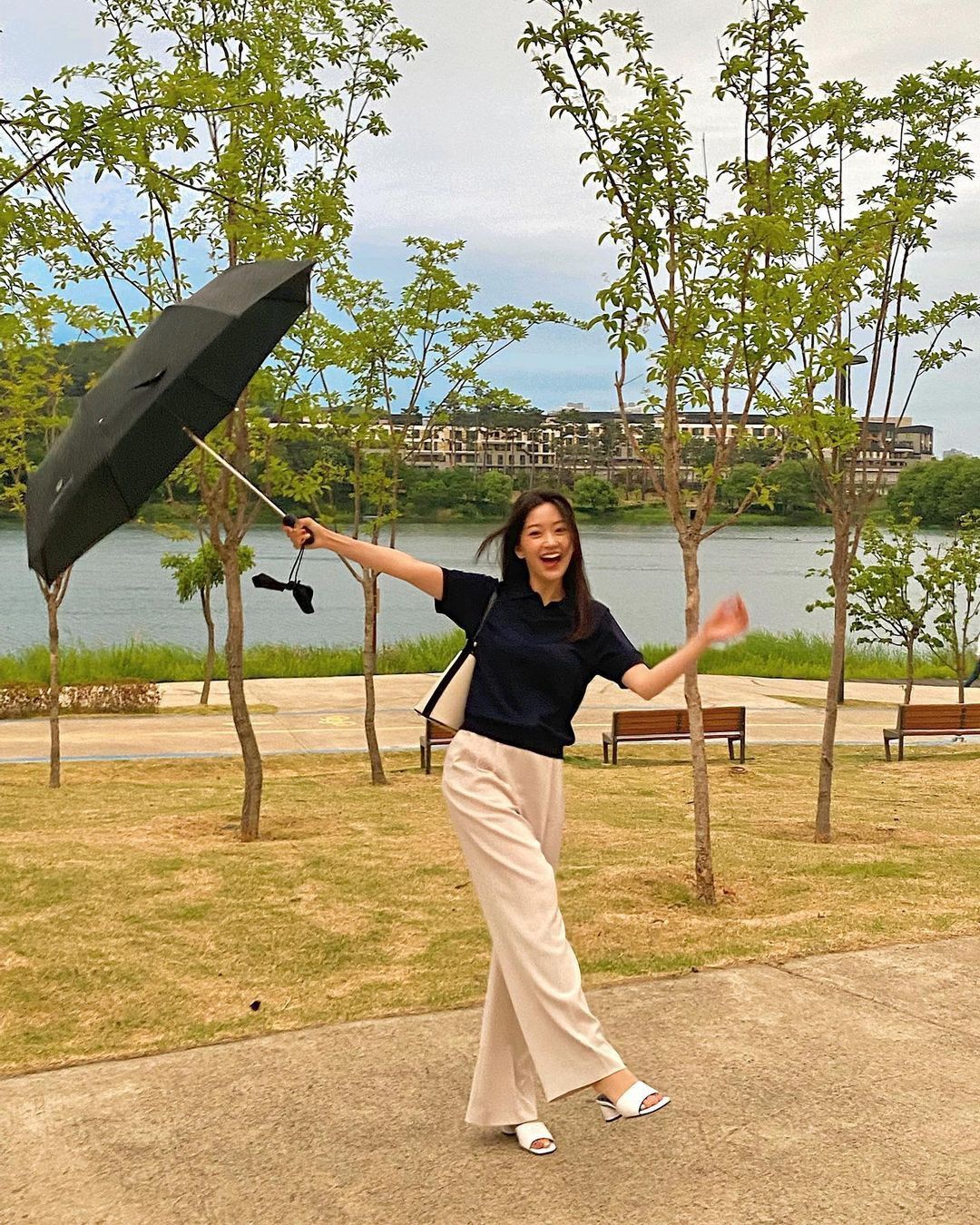 Sau tuổi 35, nhiều phụ nữ bắt đầu ổn định tài chính nhờ 5 thói quen đơn giản nhưng hiệu quả lâu dài- Ảnh 2.