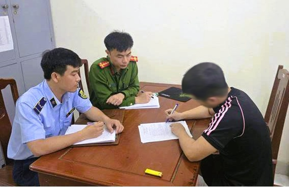 "Chặt chém" khách du lịch 200.000 đồng gửi xe ô tô ở Sầm Sơn - Ảnh 1.