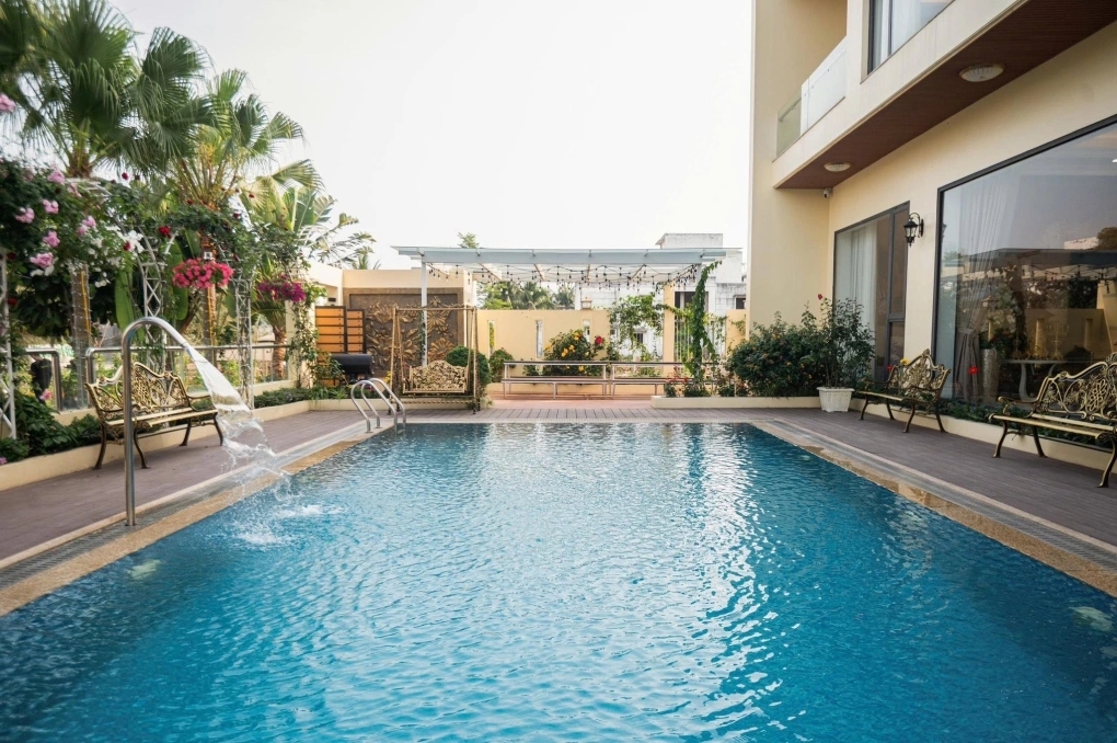 Nữ NSƯT, Trưởng khoa Thanh nhạc xây biệt thự 1000m2 10 phòng ngủ ở Quảng Ninh, cưới một viện trưởng- Ảnh 5.