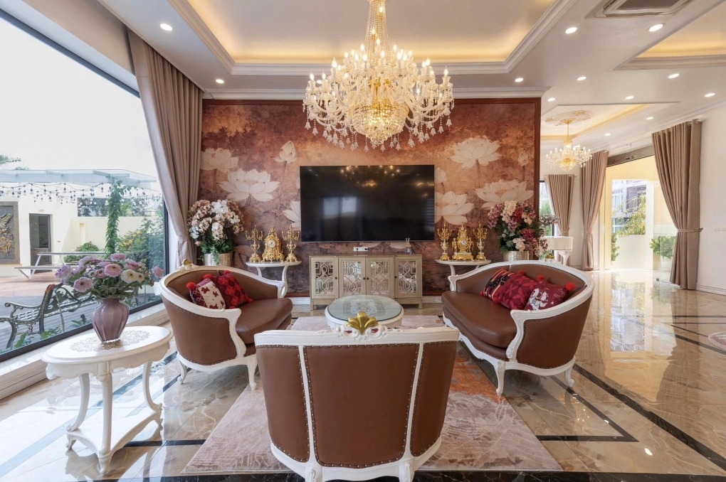 Nữ NSƯT, Trưởng khoa Thanh nhạc xây biệt thự 1000m2 10 phòng ngủ ở Quảng Ninh, cưới một viện trưởng- Ảnh 6.