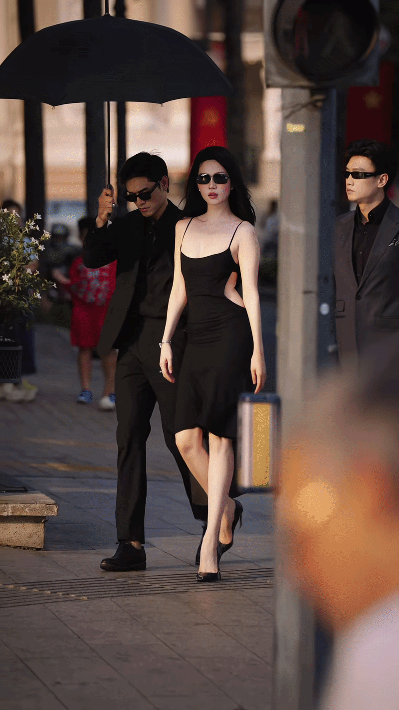 "Vạn vật đều thua khi Ngọc Trinh xuống phố"- Ảnh 1.