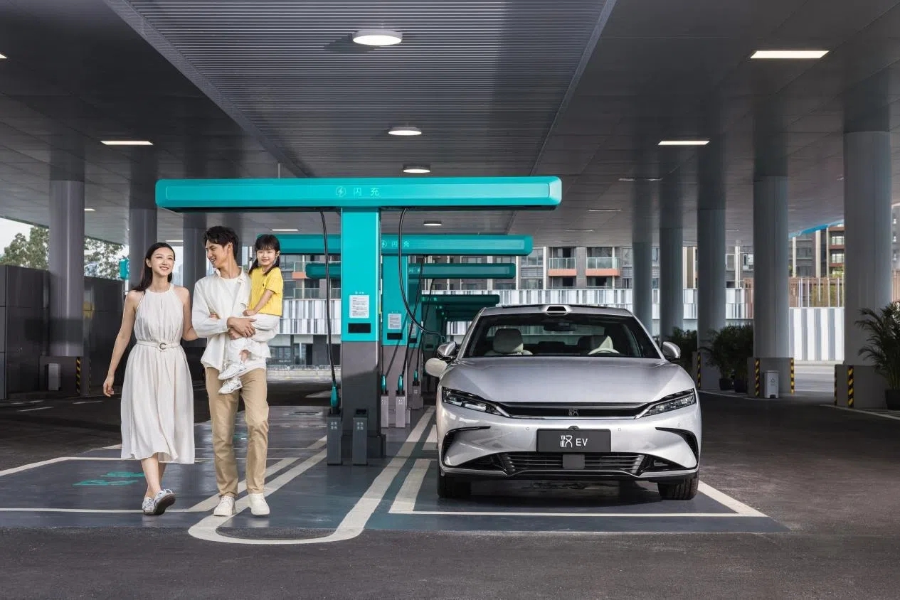 Sedan cỡ E 1,5 tỷ tại Việt Nam vừa có bản nâng cấp tại quê nhà: sạc 5 phút chạy 700km, giá tương đương từ 600 triệu đồng - Ảnh 3.