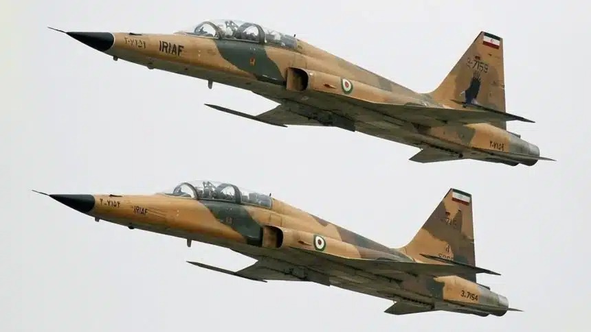 Iran đánh dồn dập 7 quốc gia, hơn 100 mục tiêu: Căn cứ Mỹ hứng đòn nặng, bí ẩn tiêm kích F-5- Ảnh 1.