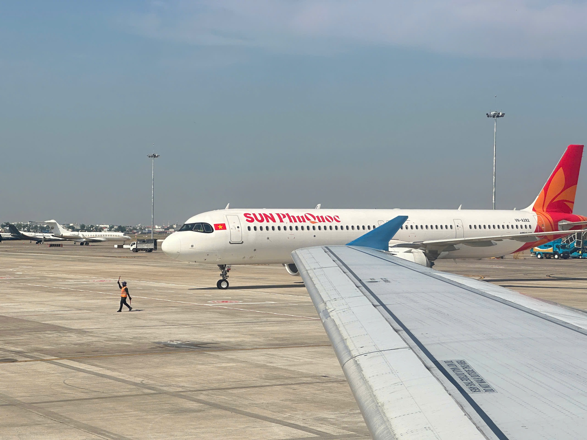 Công an TPHCM khuyến cáo quy định mới, người đi máy bay lưu ý - Ảnh 1.